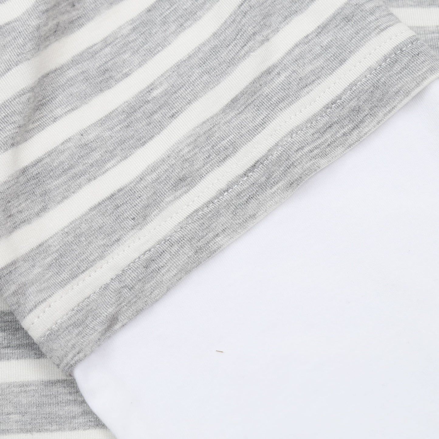 Pom Layer Stripes in Grey/White