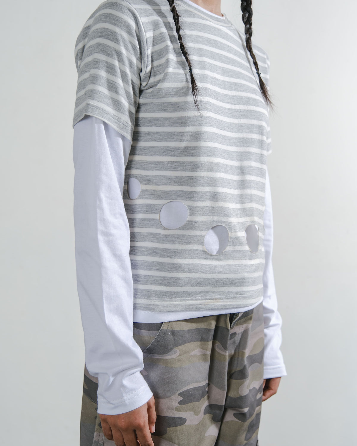 Pom Layer Stripes in Grey/White