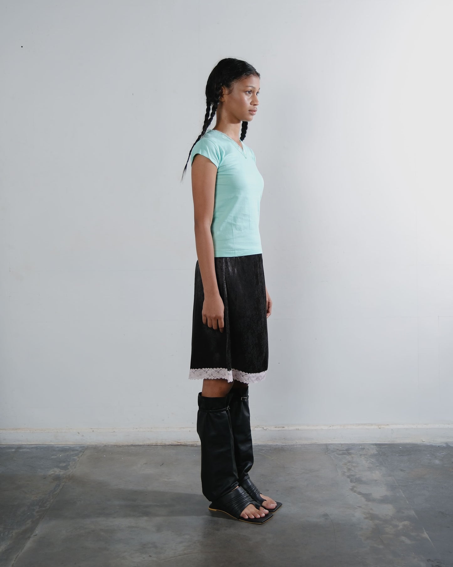 Lace V-Neck T-Shirt in Mint
